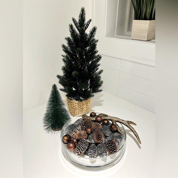 🌲URBAN BARN Glass Bowl & Holiday Decor 🌲 - Picture 12 of 14